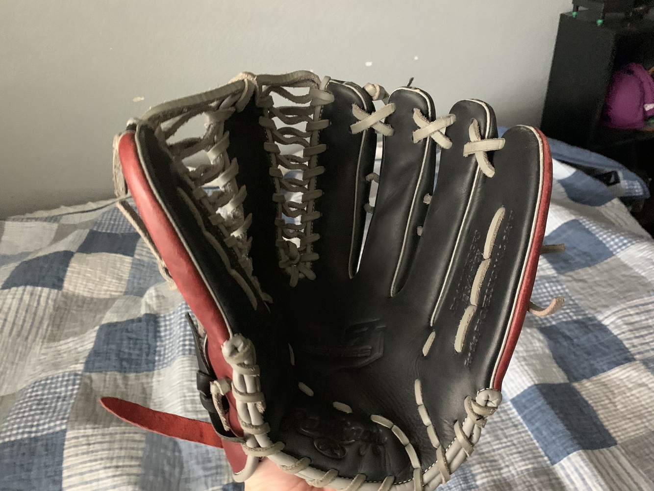 Black High School/College Outfield 12.75" R9 Baseball Glove SidelineSwap