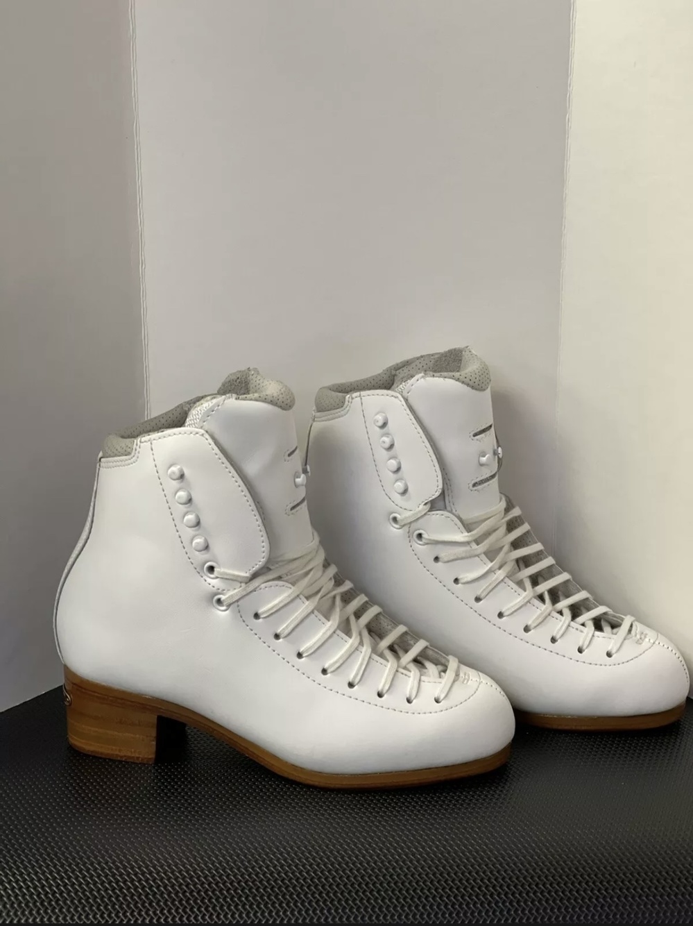 JACKSON WOMENS ELITE FIGURE SKATING BOOTS DJ4500 SIZE 6.5 C SidelineSwap