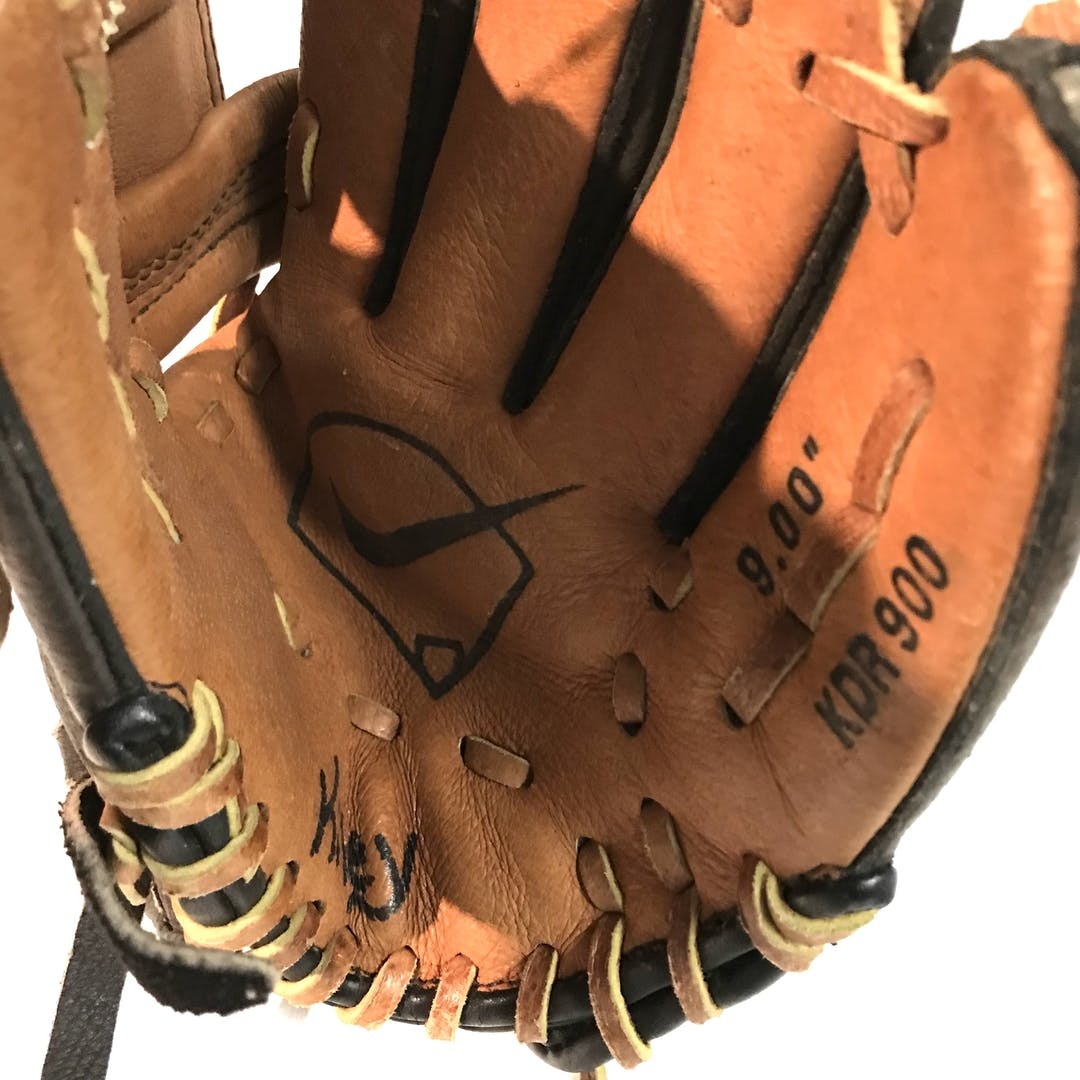 Used Baseball Glove See Picture 9" Baseball & Softball Fielders Gloves