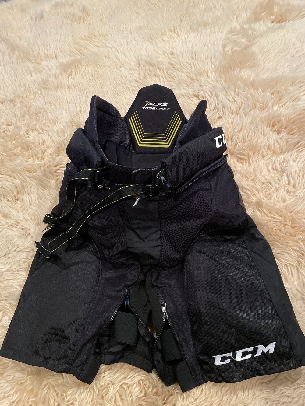 Used JR XL CCM Tacks 7092 Girdle w/ Shell SidelineSwap