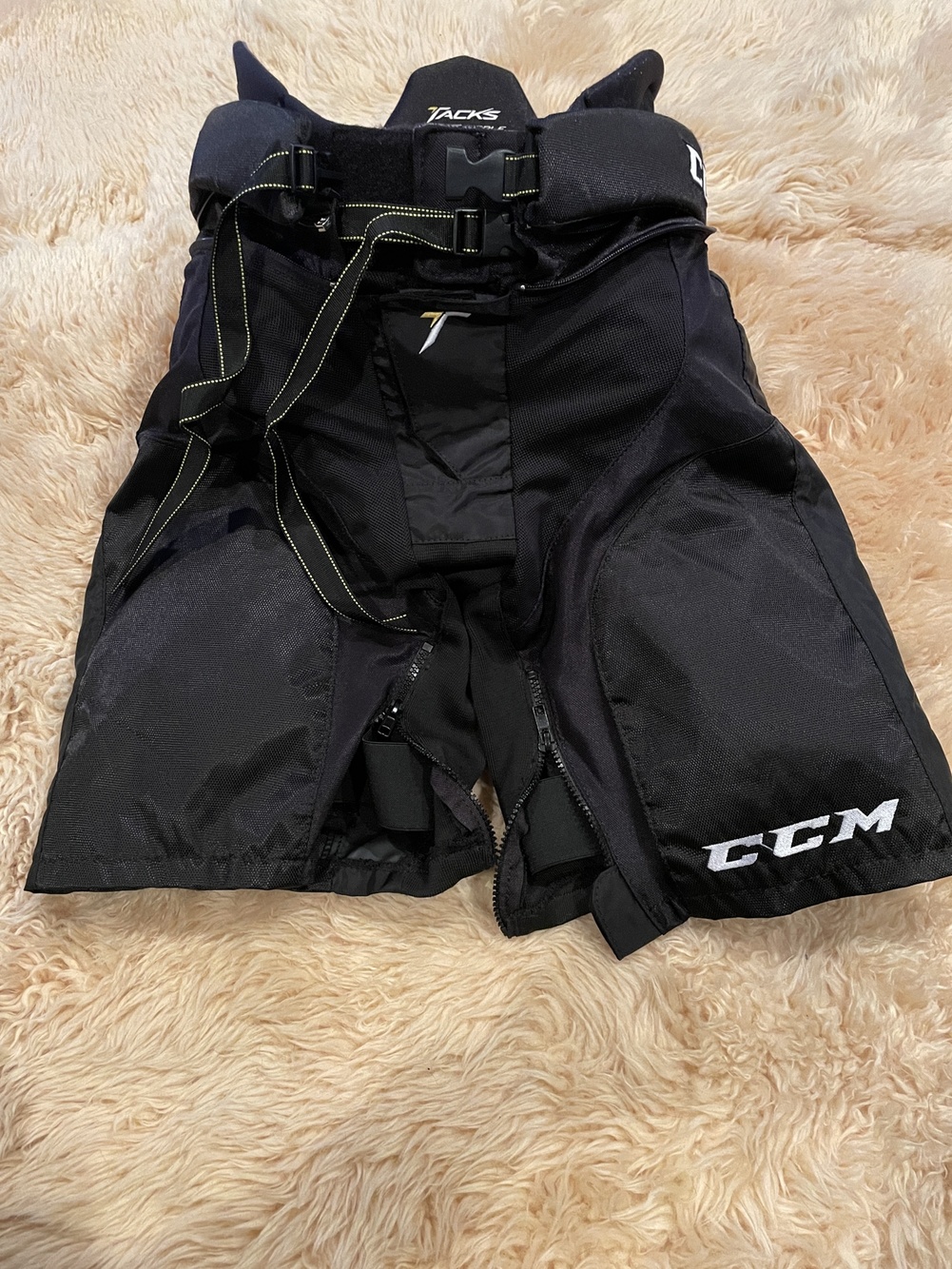 Used JR XL CCM Tacks 7092 Girdle w/ Shell SidelineSwap