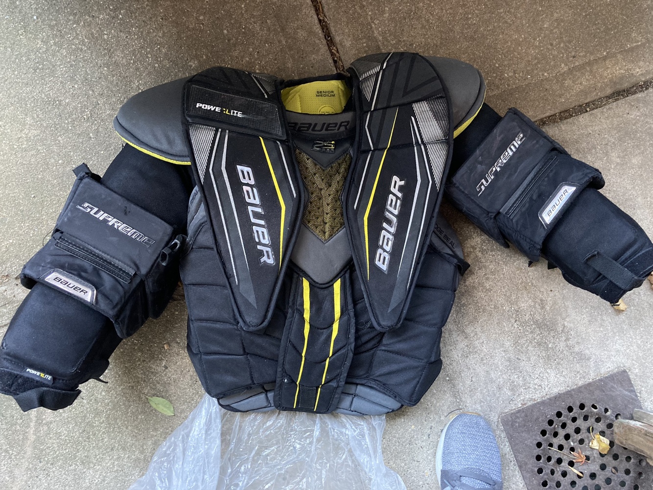 Used Medium Bauer Supreme 2S Pro Goalie Chest Protector SidelineSwap