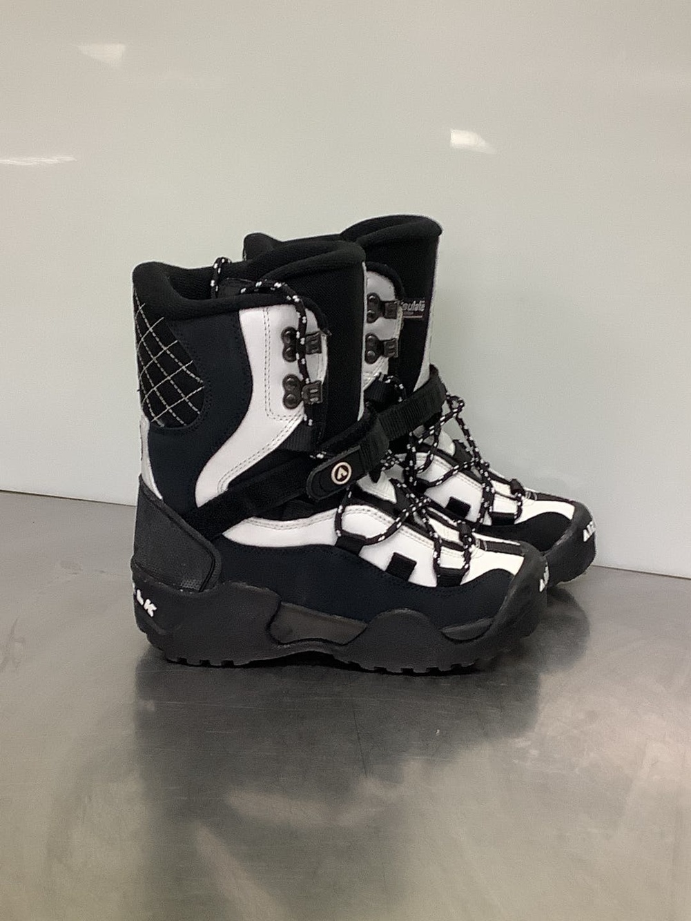 Used Airwalk Freeride Senior 5 Snowboard Mens Boots SidelineSwap