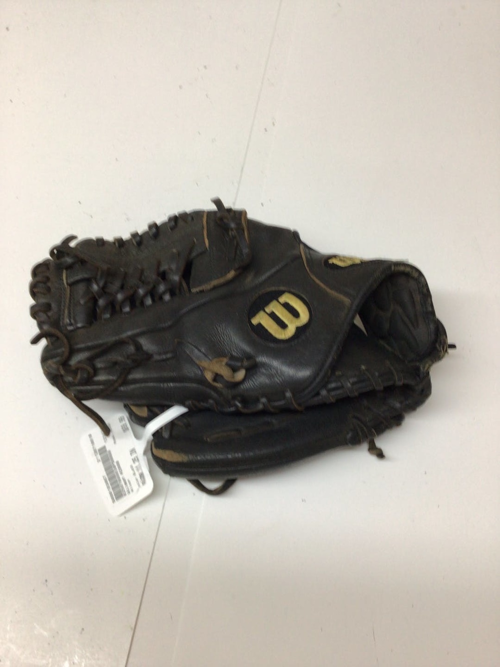 Used Wilson A2000 11 1 4" Baseball & Softball Fielders Gloves