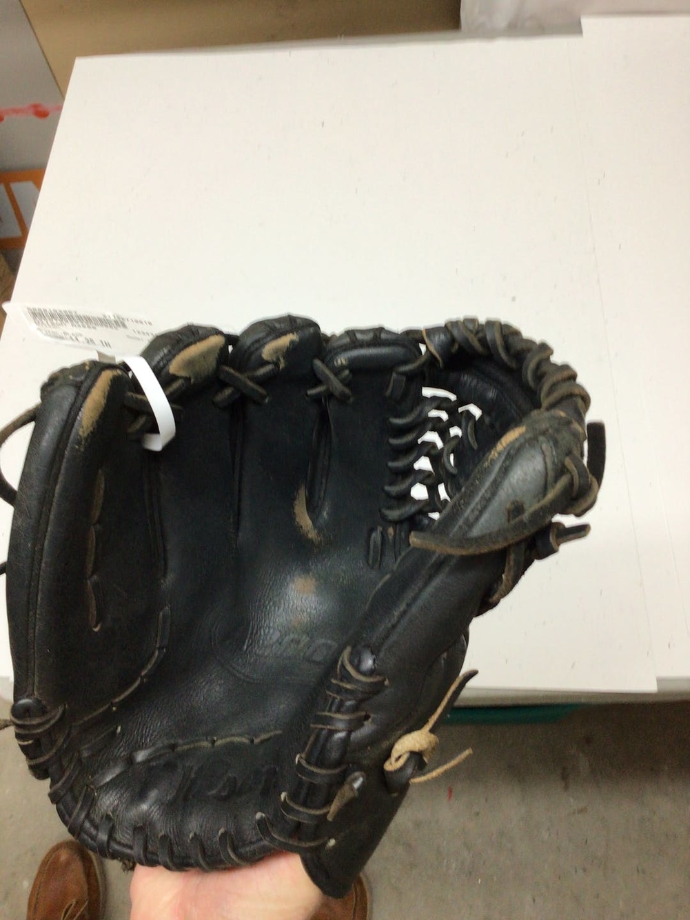 Used Wilson A2000 11 1 4" Baseball & Softball Fielders Gloves