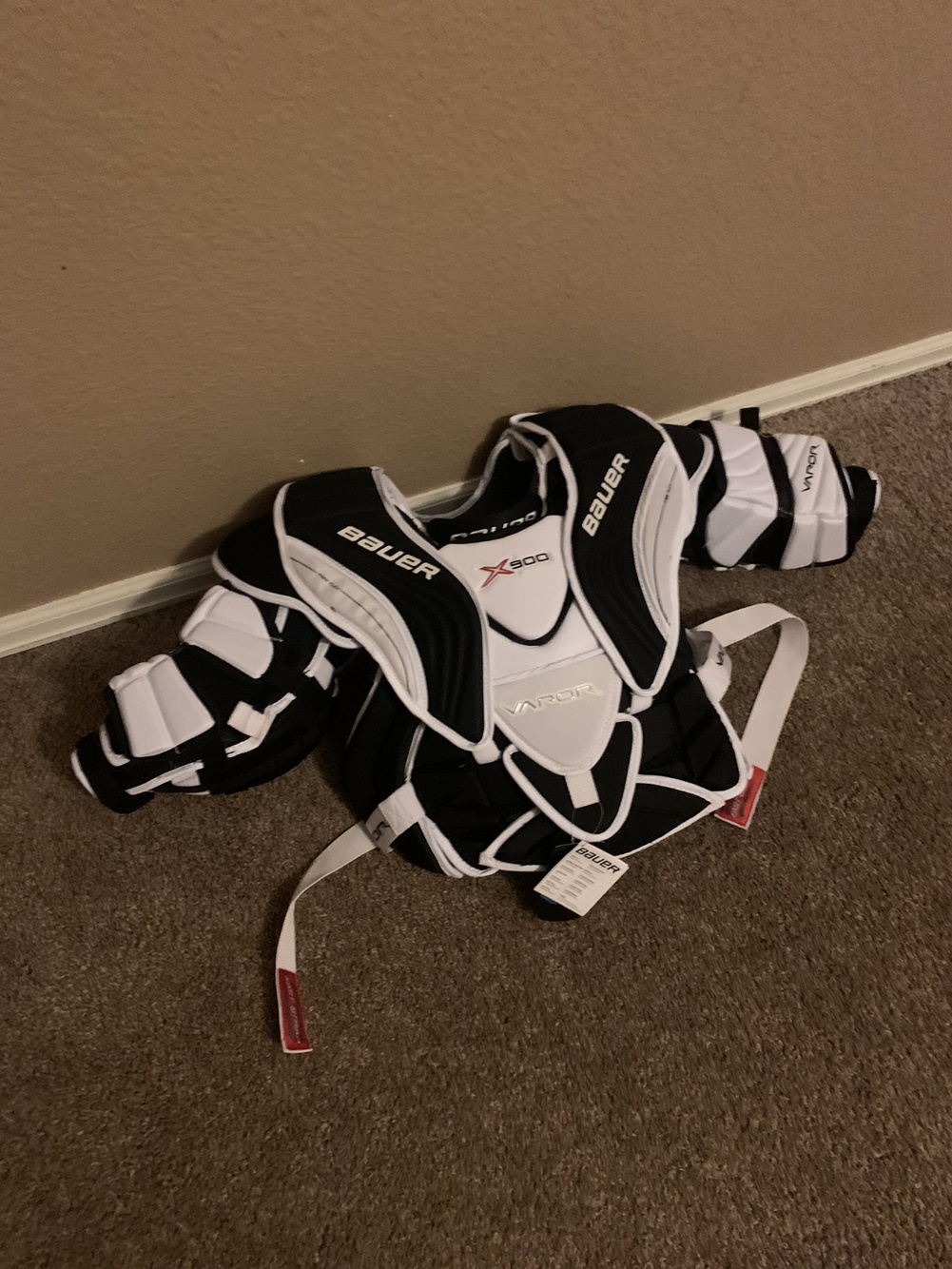 New Small Bauer Vapor X900 Goalie Chest Protector SidelineSwap
