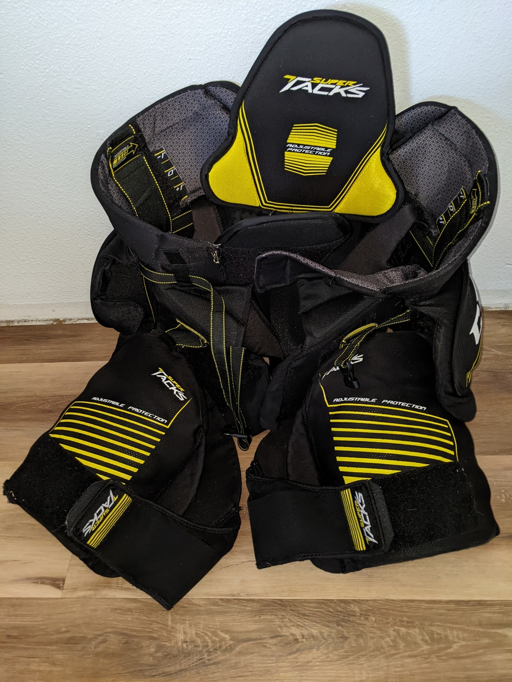 Girdle Senior Used Large CCM Super Tacks SidelineSwap