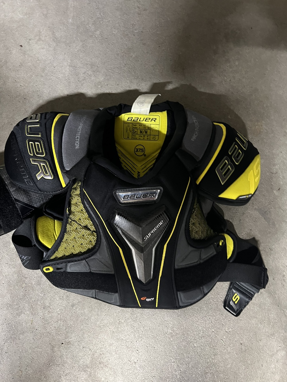Senior Medium Bauer Supreme 1S Shoulder Pads SidelineSwap