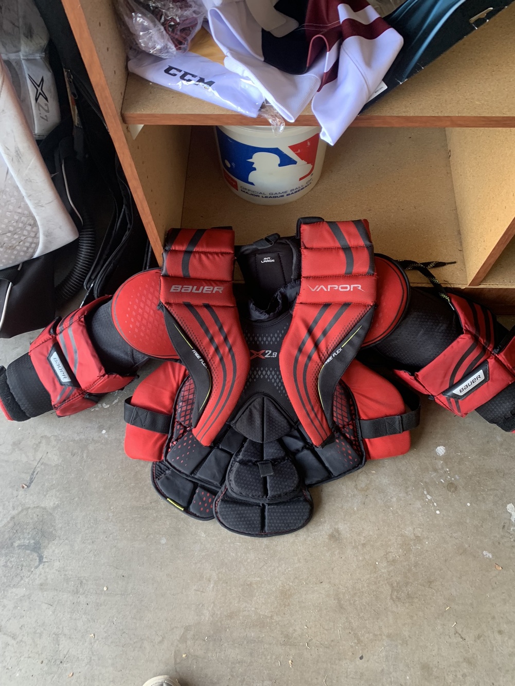 Bauer Vapor 2.9 intermediate goalie chest protector SidelineSwap