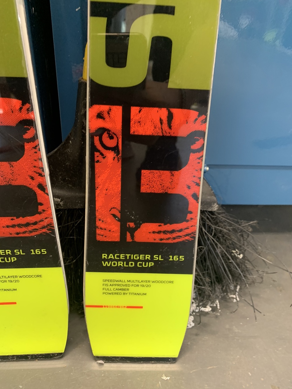 Völkl Racetiger SL WC 165 Ｄ 2026 Volkl Racetiger SC 165cm Used Demo Skis w Bindings - Powder7