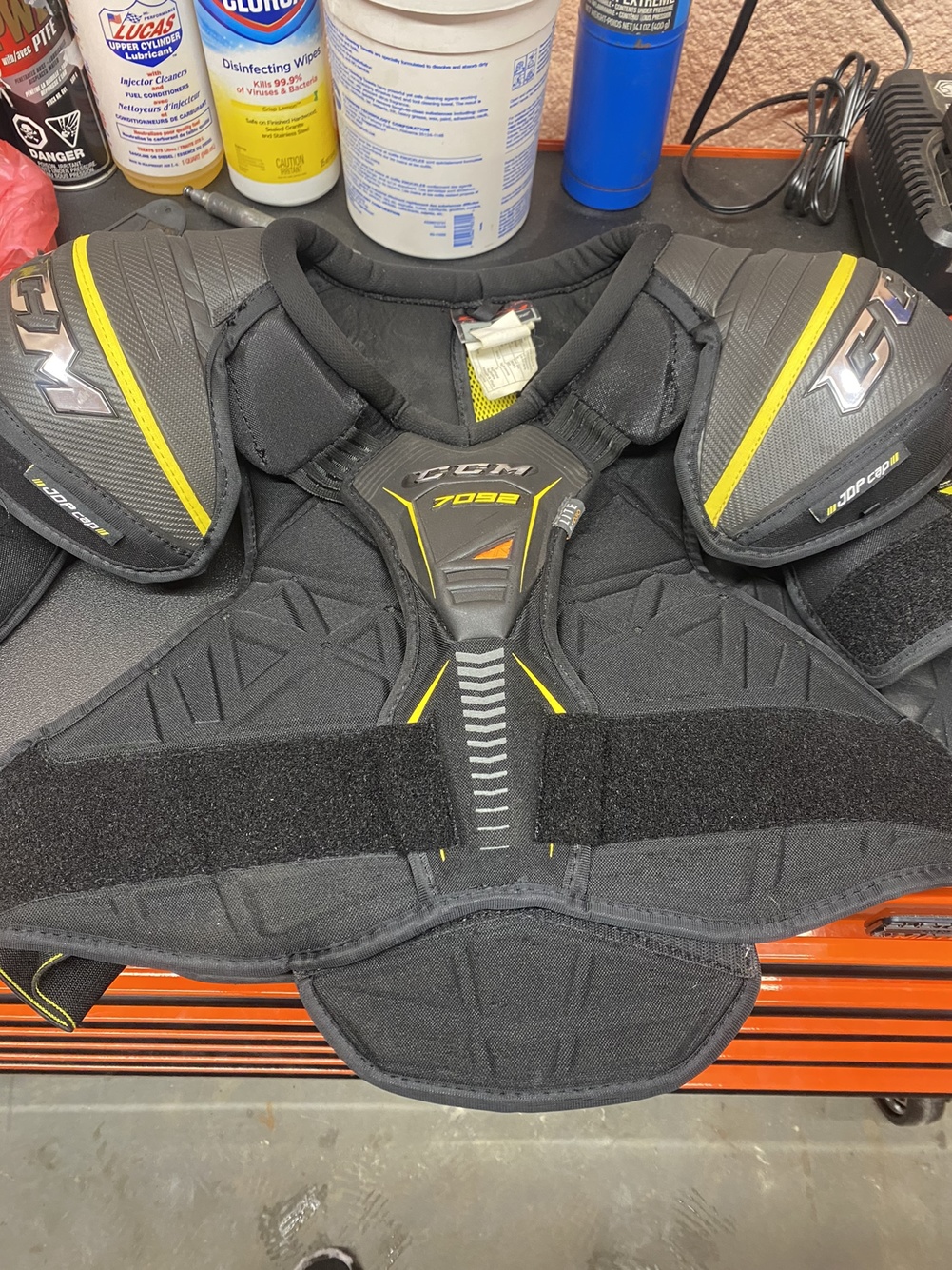 Senior Large CCM Pro Stock Tacks 7092 Shoulder Pads SidelineSwap