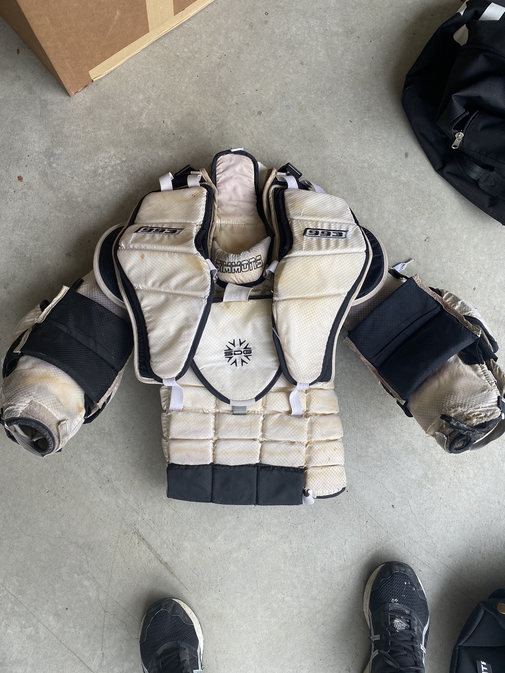 Simmons 993 Goalie Chest & Arm Protector SidelineSwap