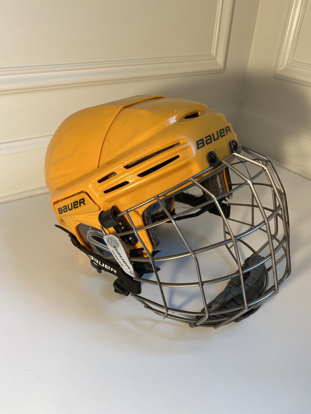 Yellow Used Medium Bauer 7500 Helmet SidelineSwap