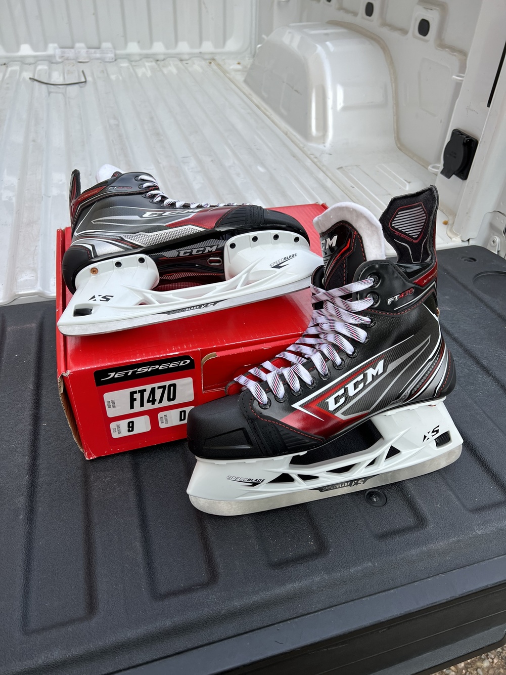 CCM JETSPEED FT470 sr ice hockey skates 9D SidelineSwap