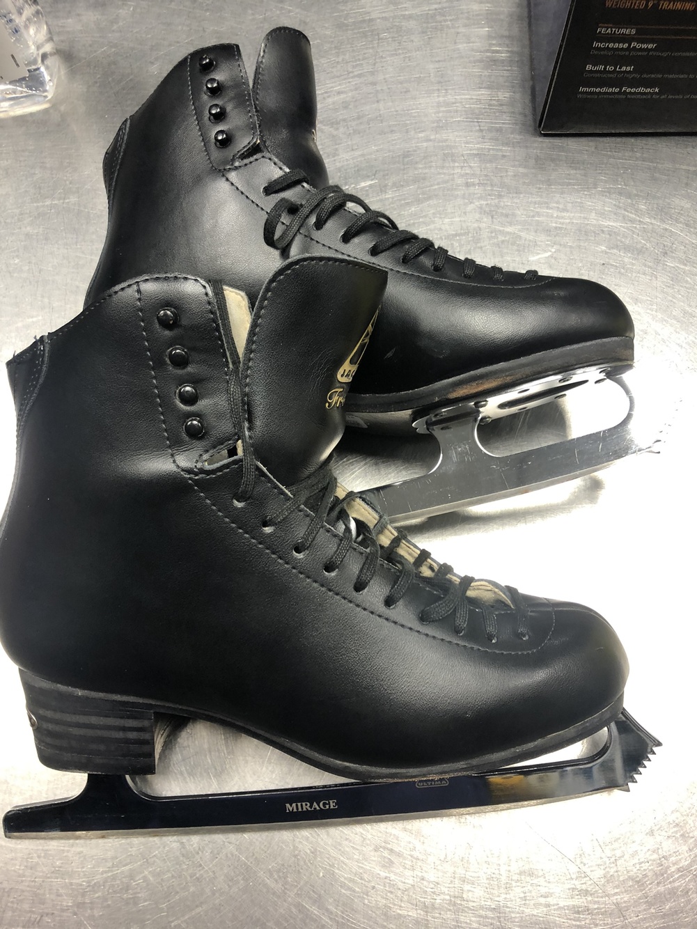 Jackson Mens Freestyle 9W Figure Skates w/ ultima mirage blades