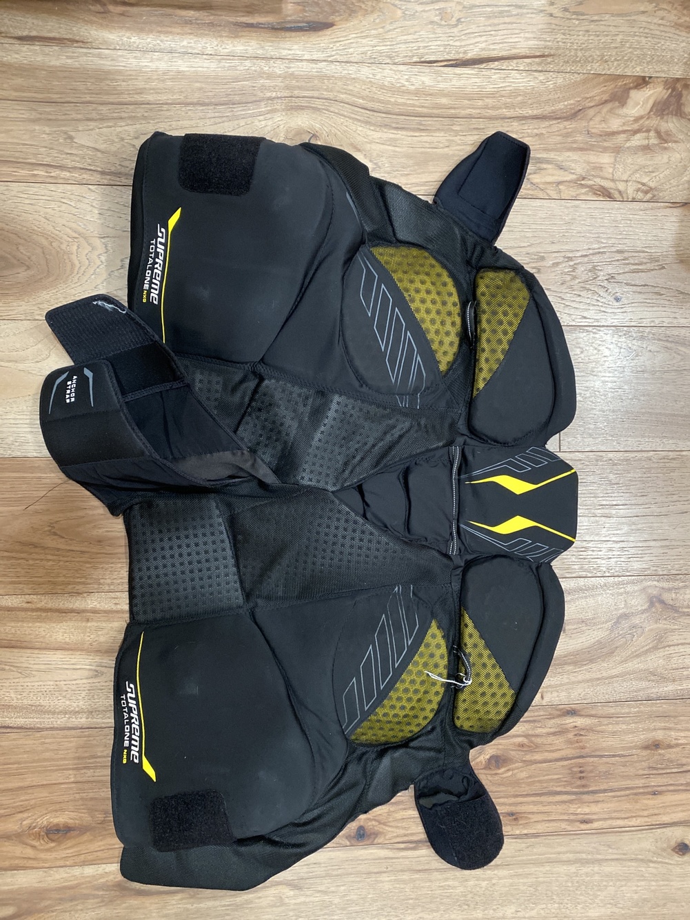 Senior Medium Bauer Total One NXG Girdle With Shell SidelineSwap