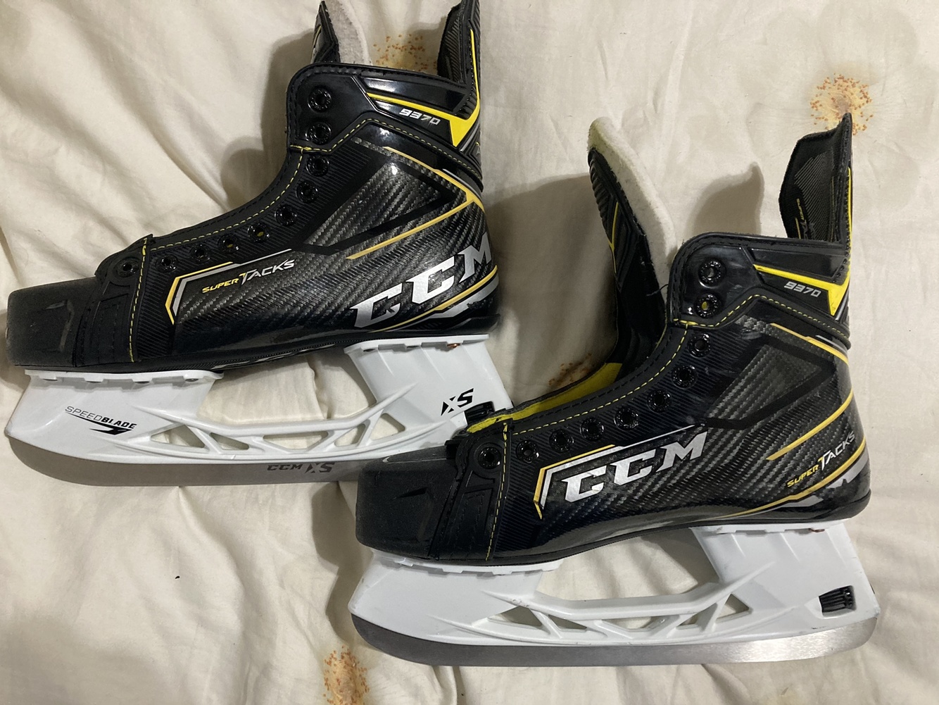 Senior CCM Regular Width Size 8 Super Tacks 9370 Hockey Skates