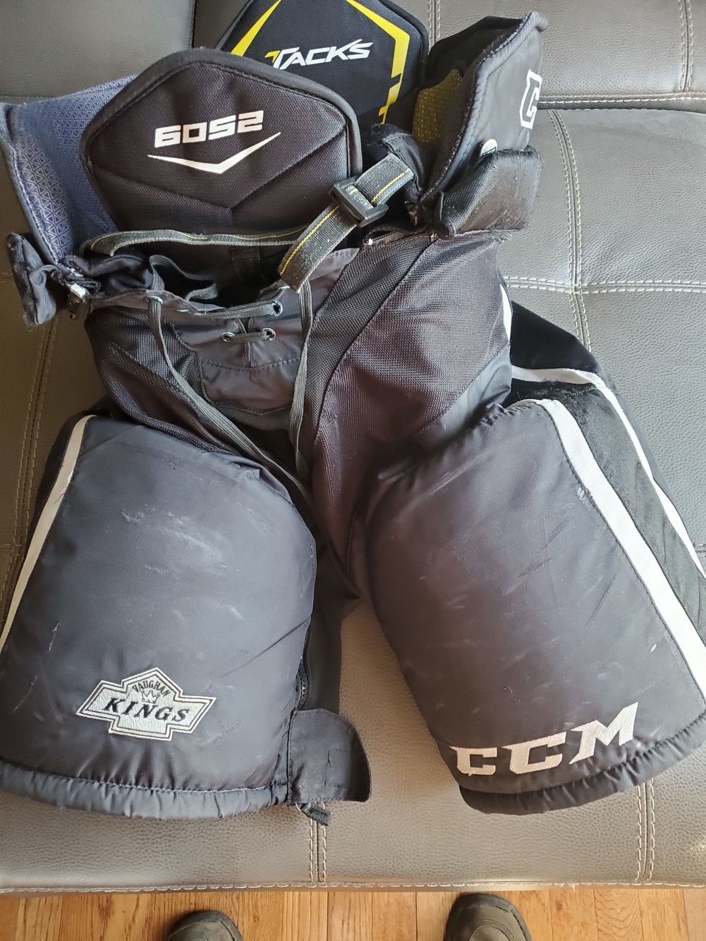 Hockey Pants Senior Used Large CCM Tacks 6052 Pro Stock SidelineSwap