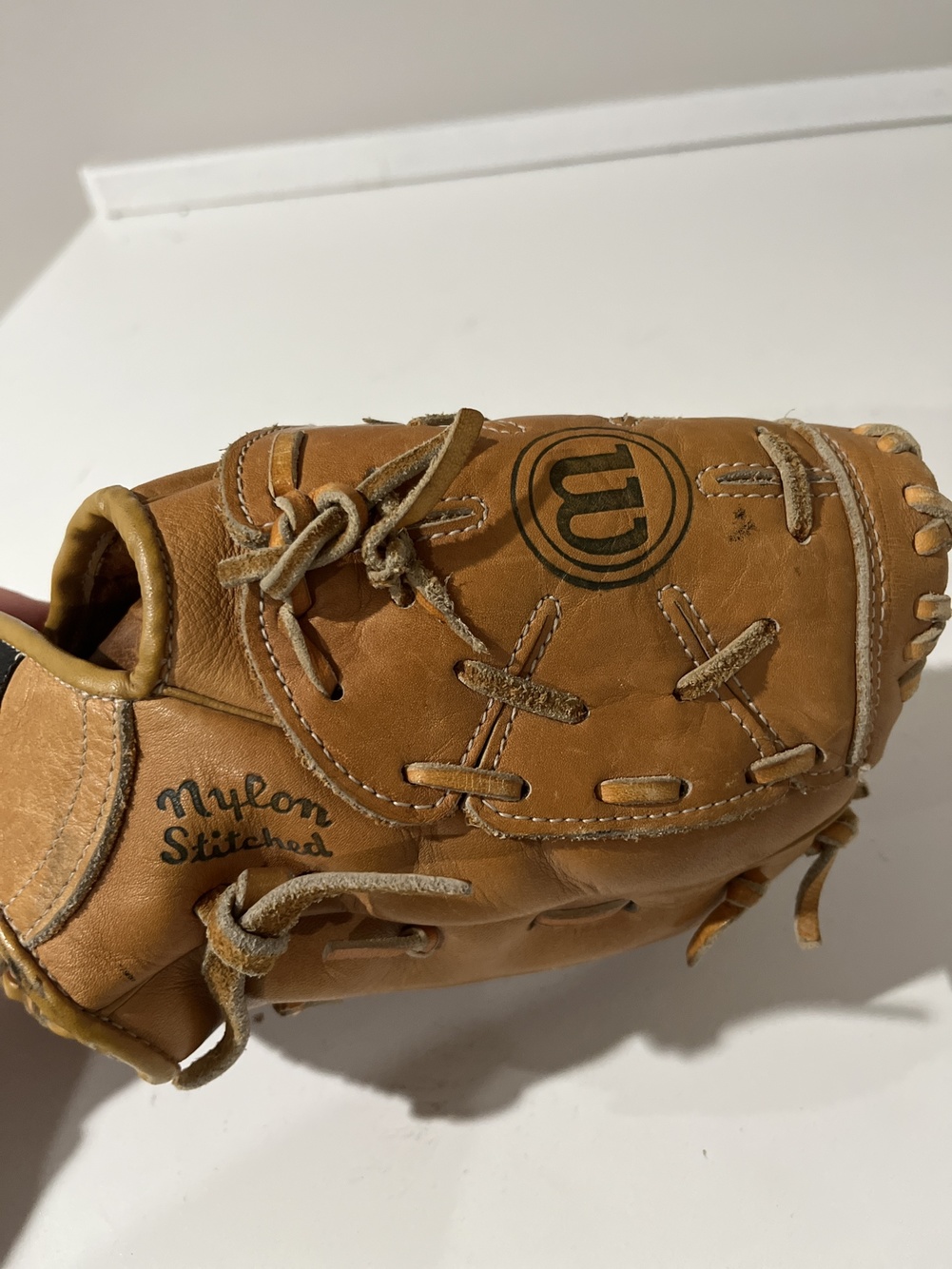 Wilson A2164 Leather Baseball Glove Jim "Catfish Hunter" Autograph Mod