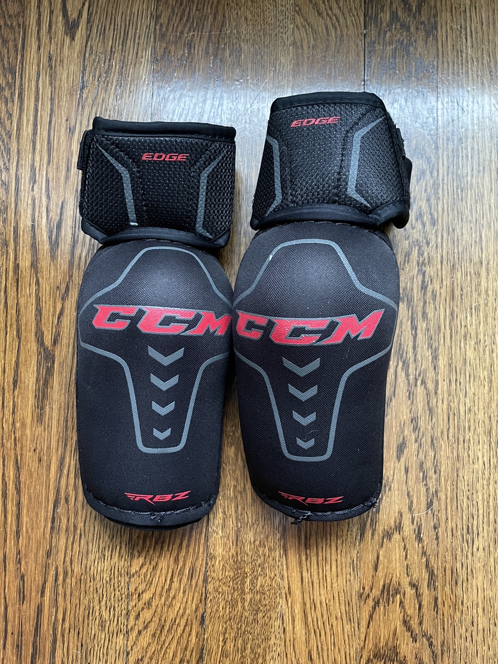 CCM RBZ Edge Senior Large elbow pads SidelineSwap