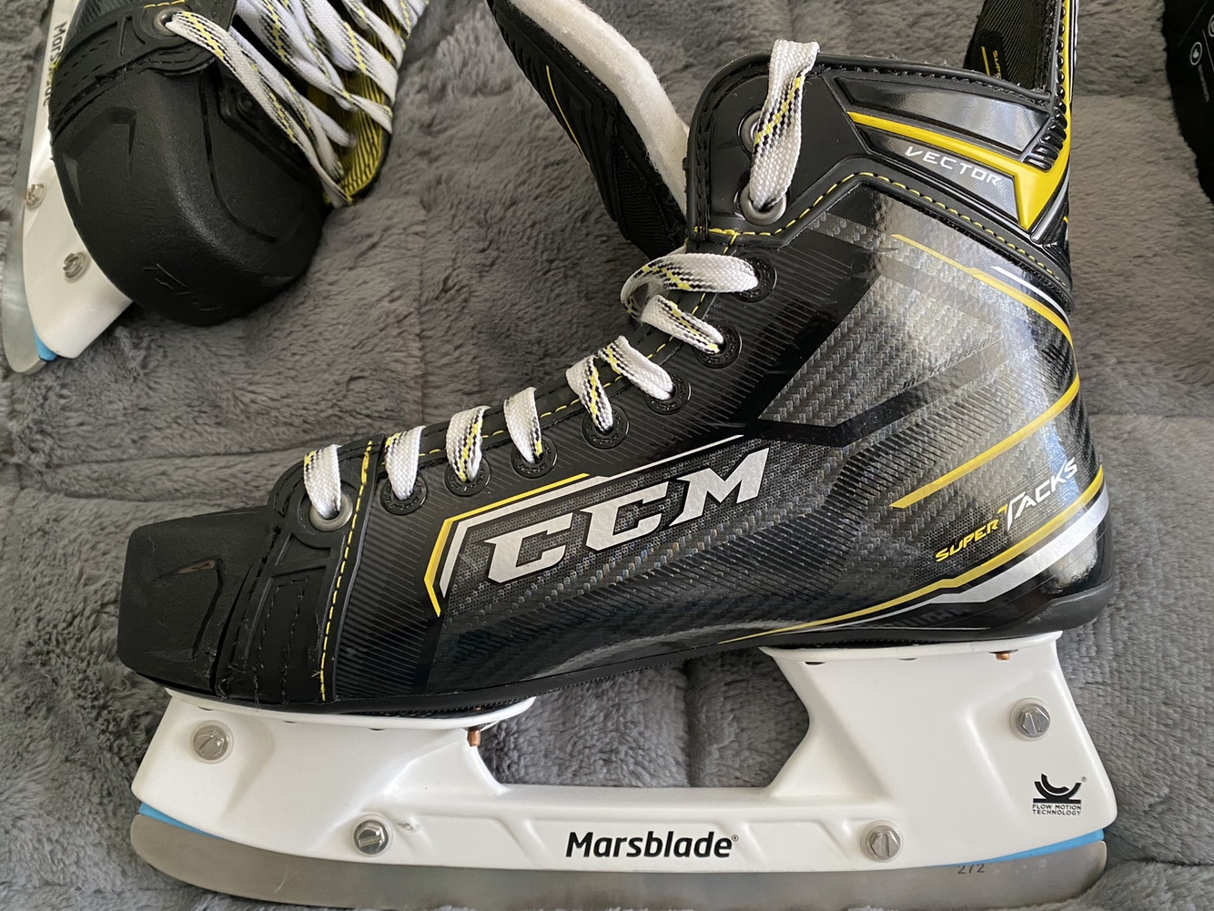 Marsblade Senior CCM Regular Width Tacks vector Size 8.5 Hockey Skates SidelineSwap