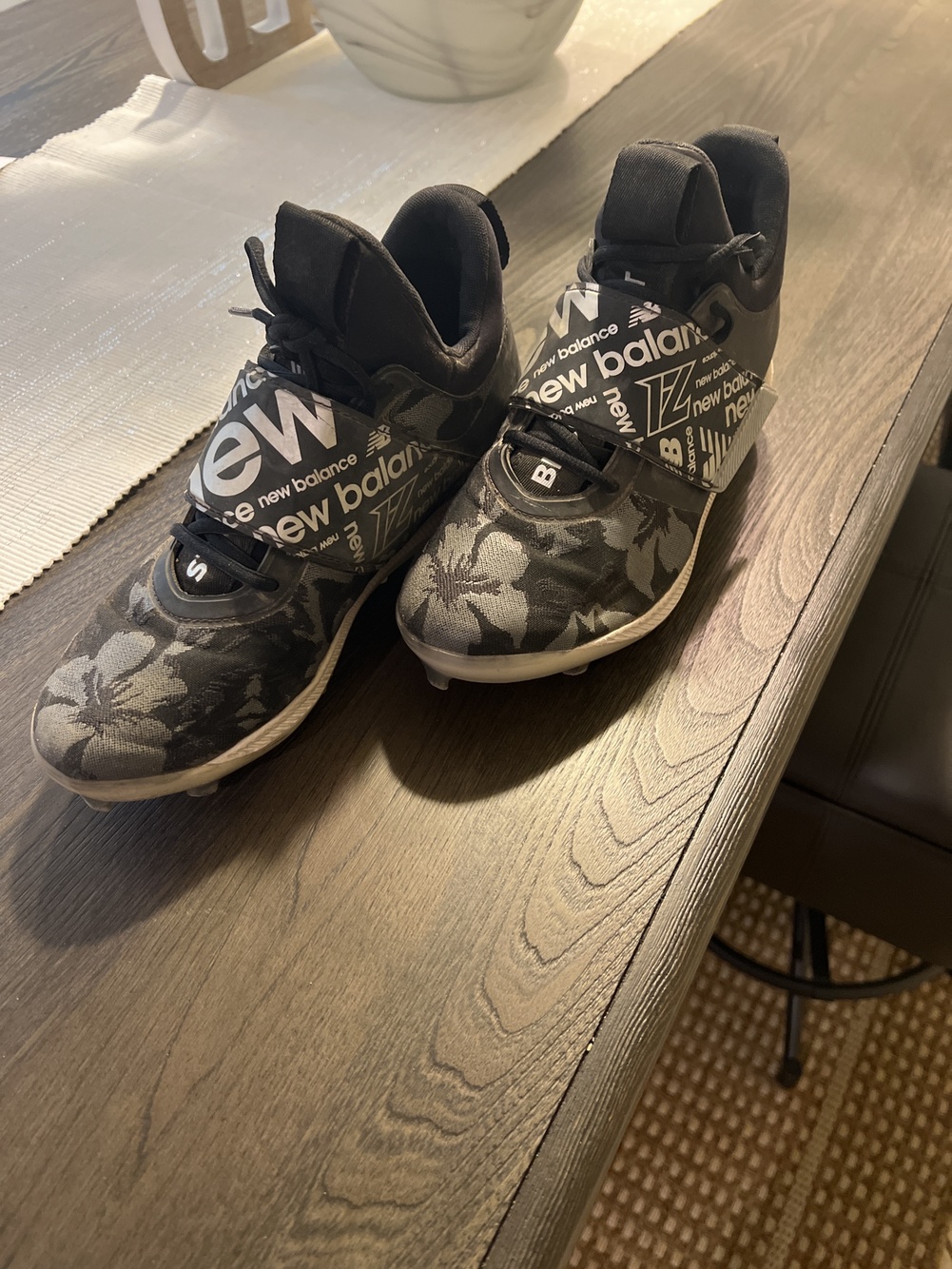 mens new balance molded baseball cleats