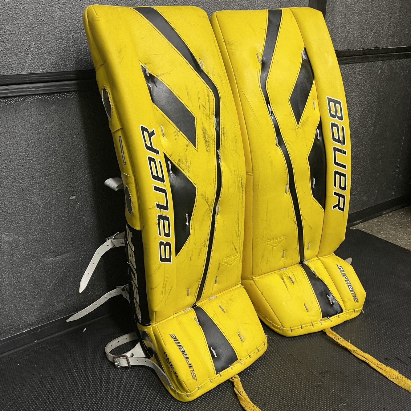 32” Goalie Pads • BAUER Total One 90 YELLOW SidelineSwap