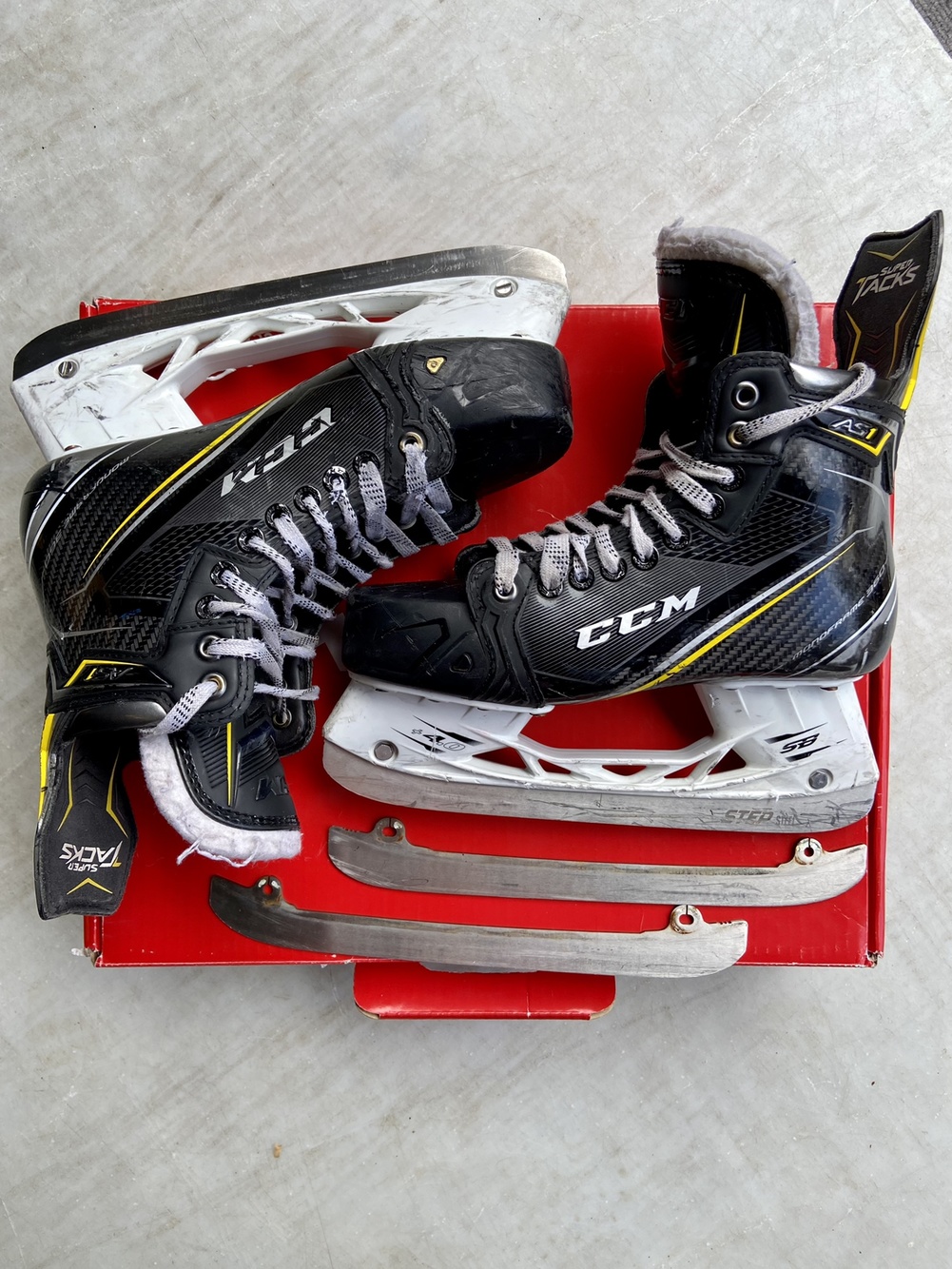 CCM Super Tacks AS1 7.5 skates w/ extra Step Steel | SidelineSwap