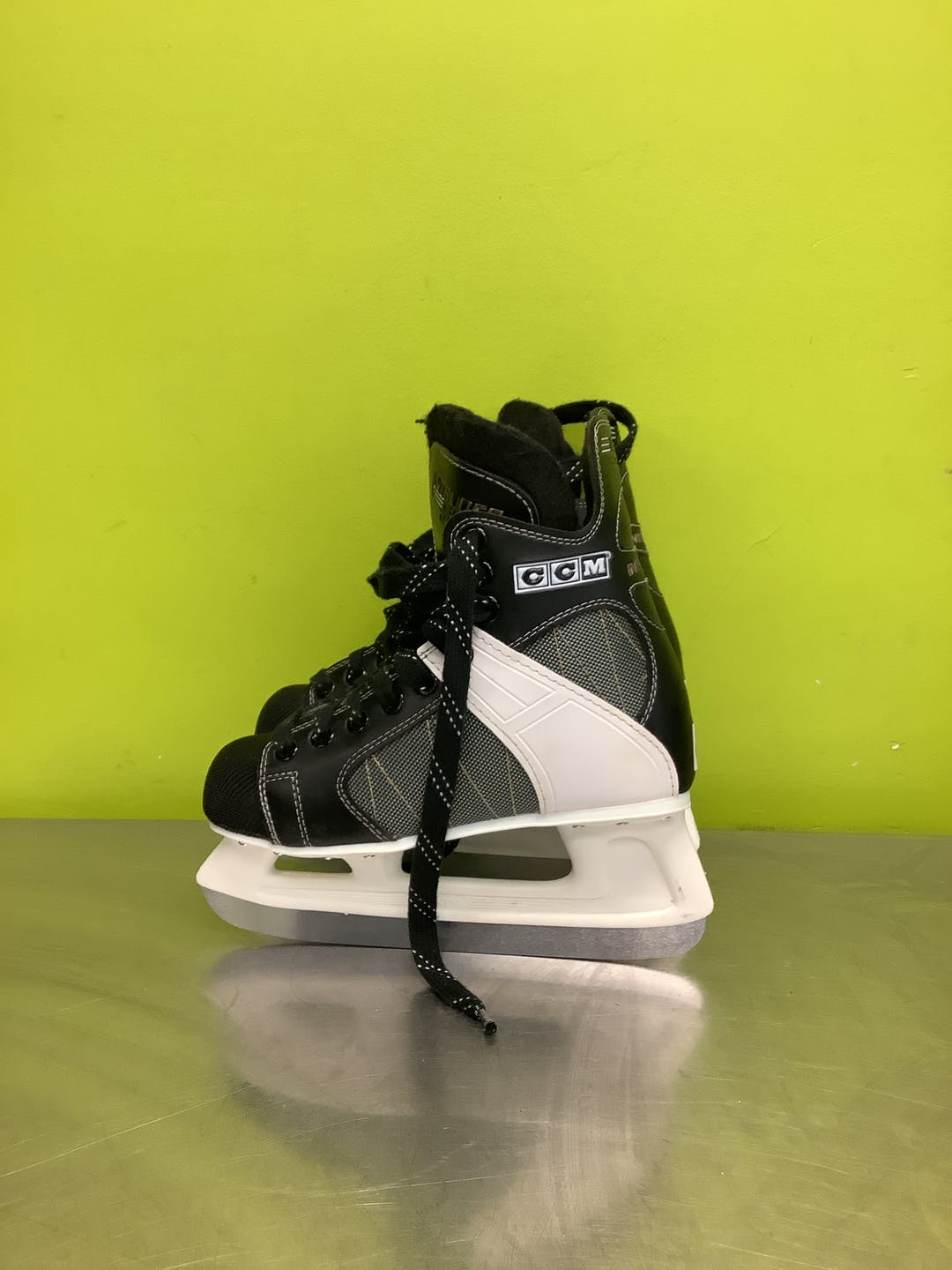 Used Ccm Intruder 55 Senior 6 Ice Hockey Skates SidelineSwap