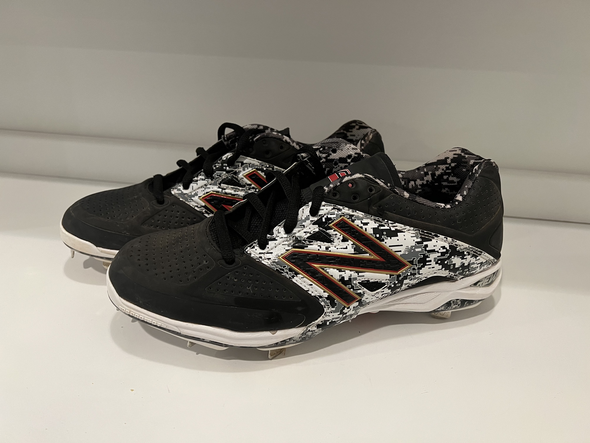 mens white new balance metal cleats