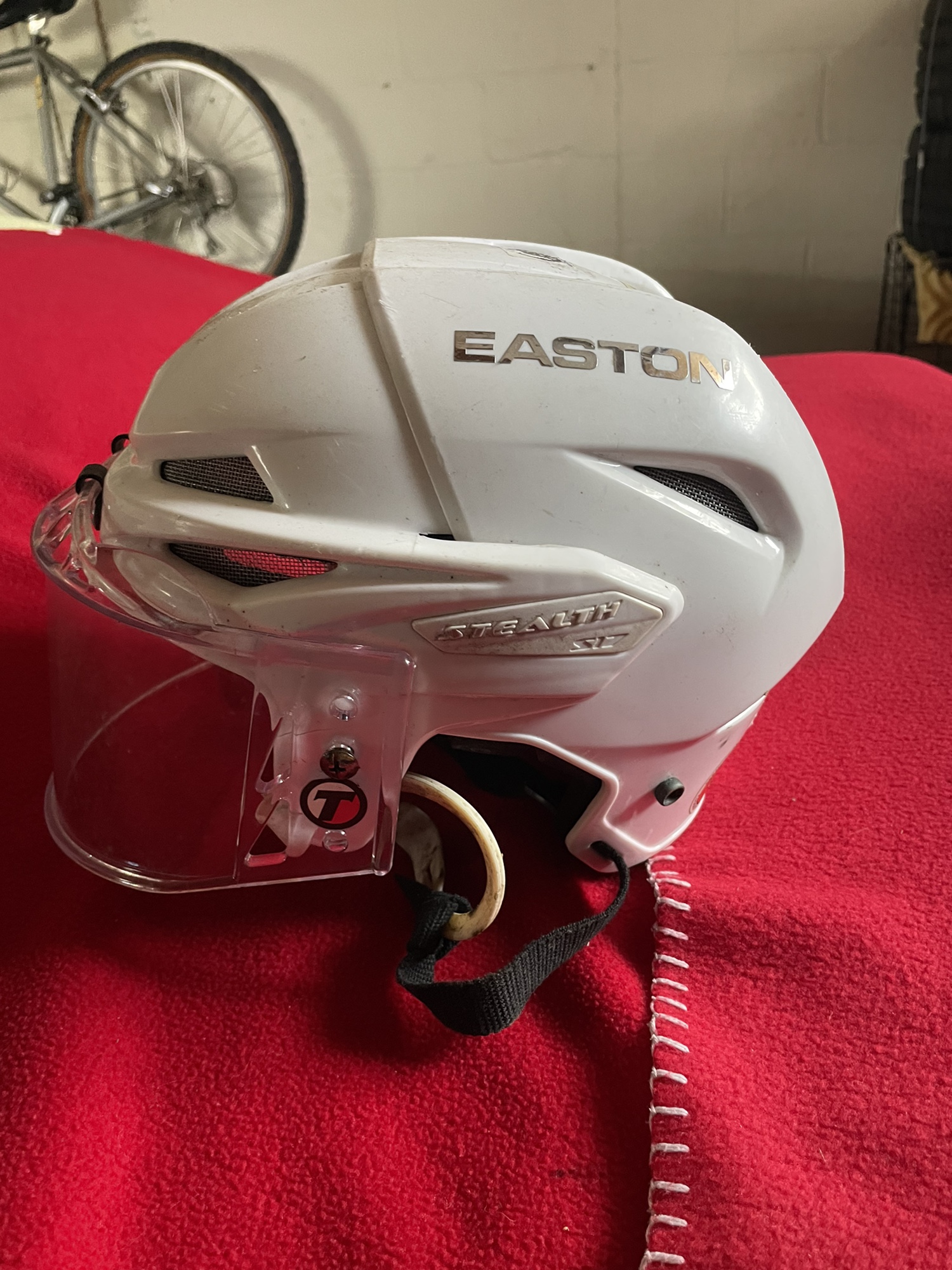 Hockey helmet , Easton With Visor SidelineSwap