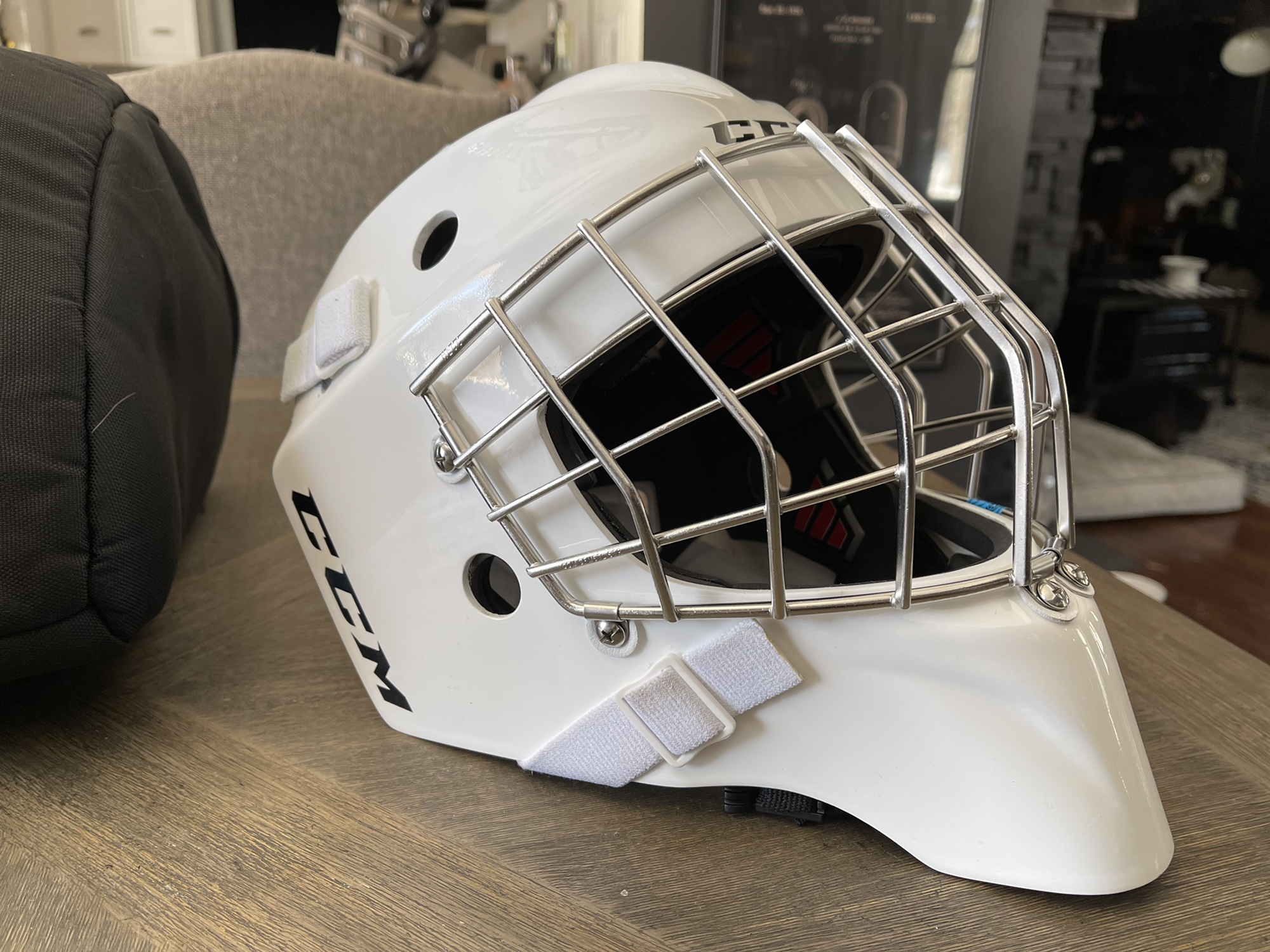 CCM 1.9 Senior Ice Hockey Goalie Face Mask Medium White SidelineSwap