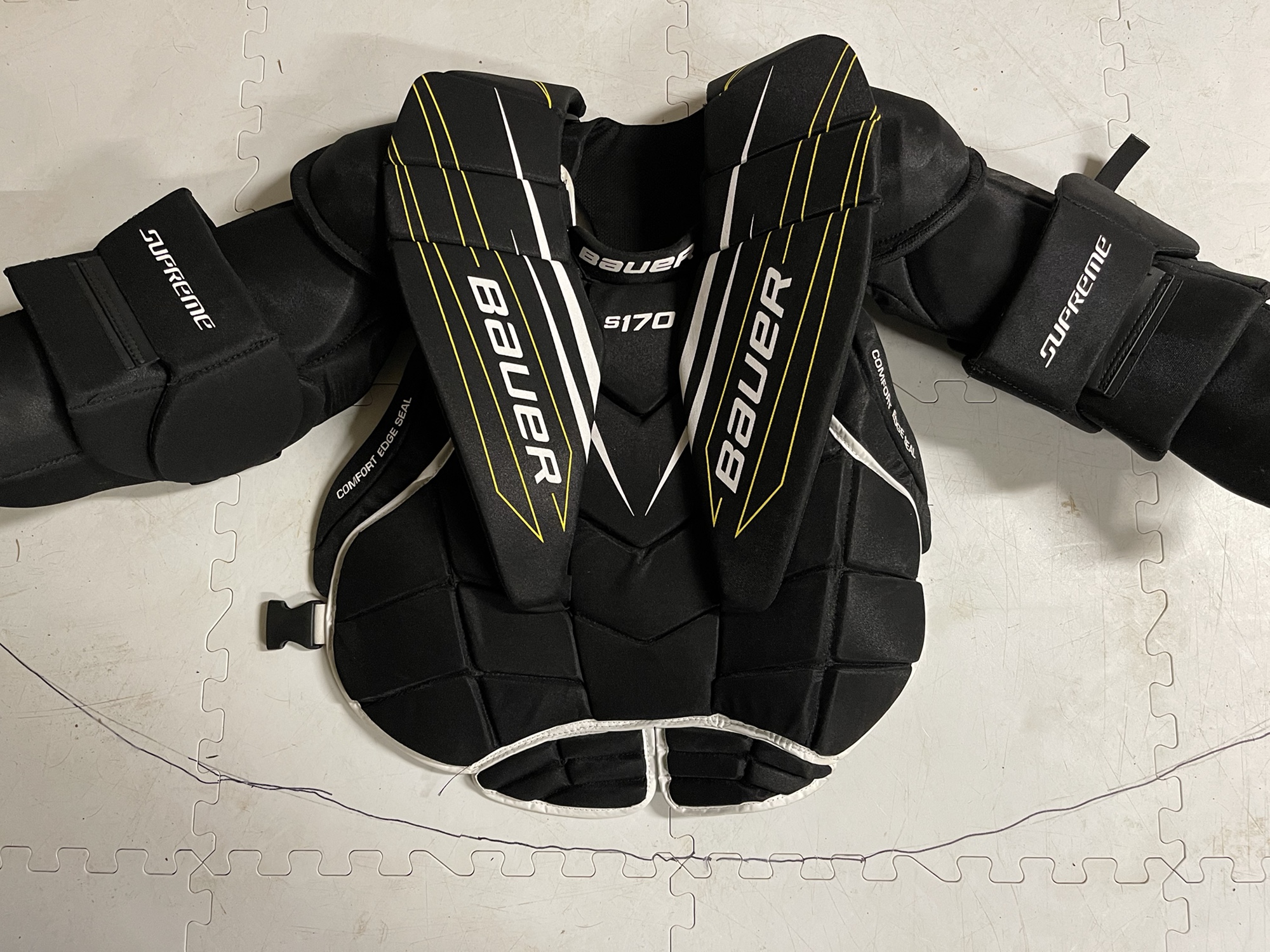 Used XL Bauer Supreme S170 Goalie Chest Protector SidelineSwap