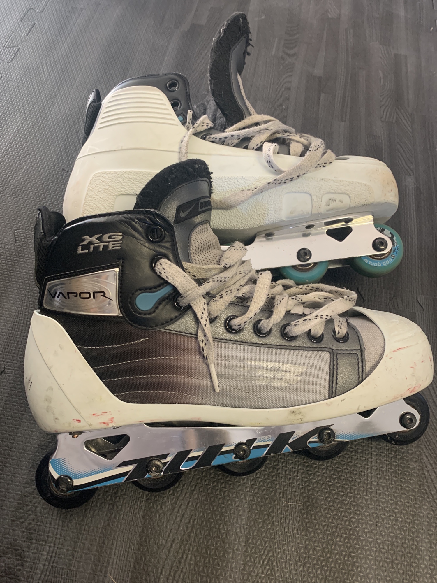 Senior Bauer Size 8 VAPOR XG LITE Inline Roller Hockey Goalie Skates