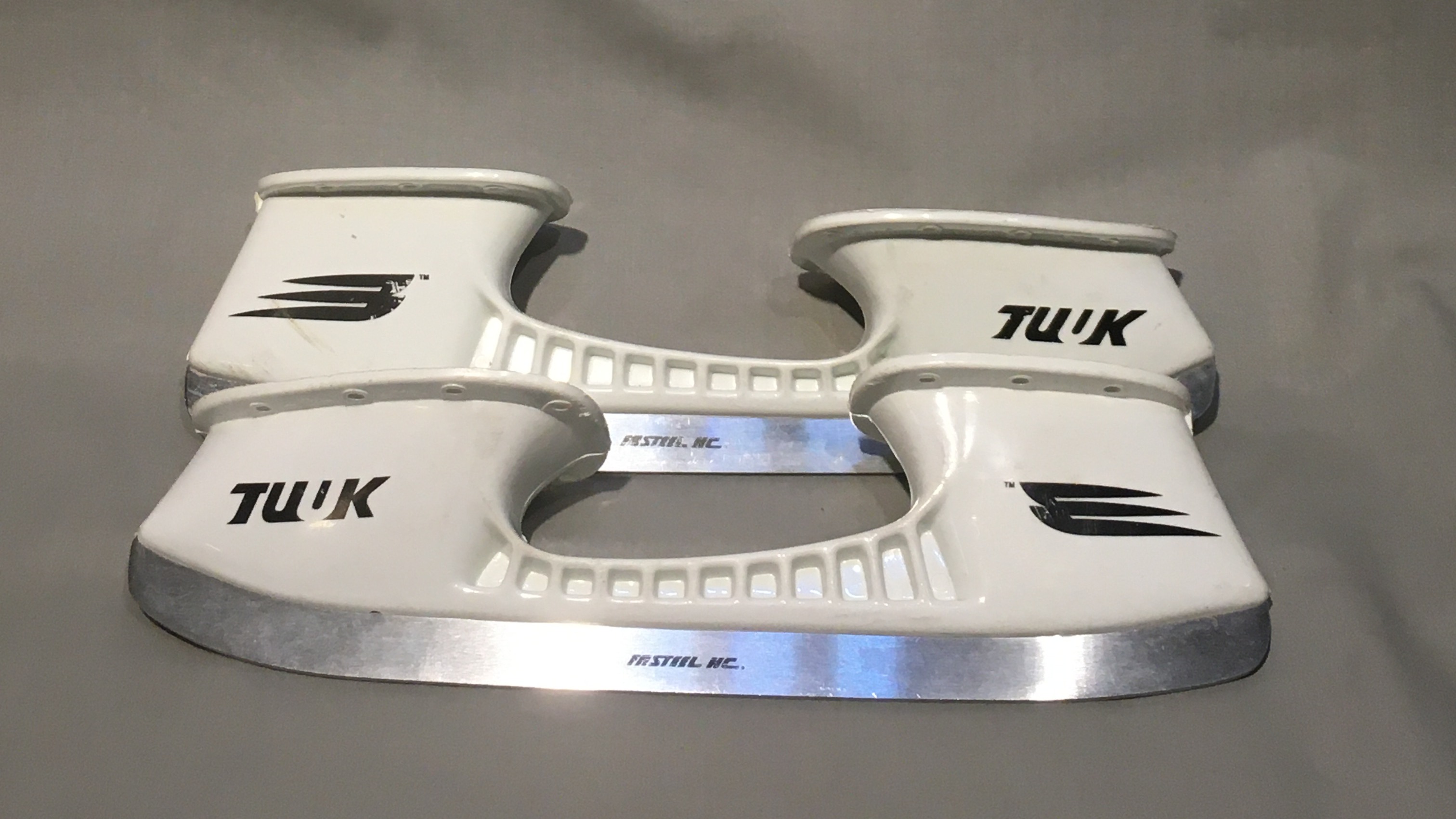 New Bauer Tuuk original holders + blades SidelineSwap