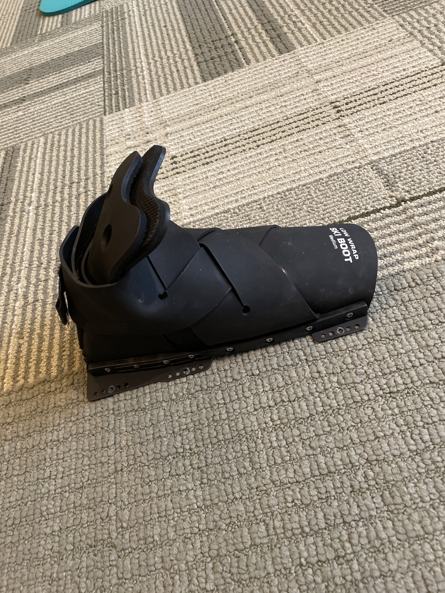 Medium Ski Boot/Binding SidelineSwap