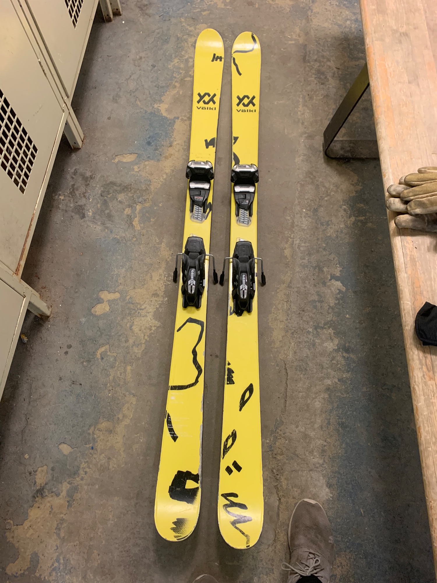Völkl Revolt 87 Volkl Revolt 87 Men's Skis - Powder7