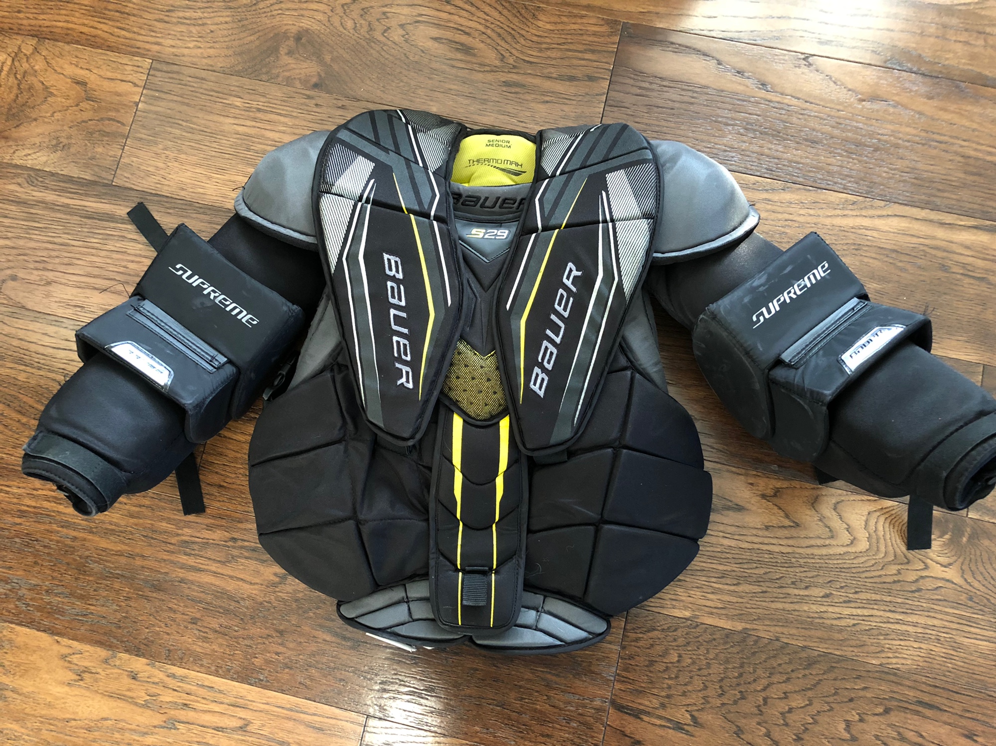 Used Medium Bauer Supreme s29 Goalie Chest Protector SidelineSwap