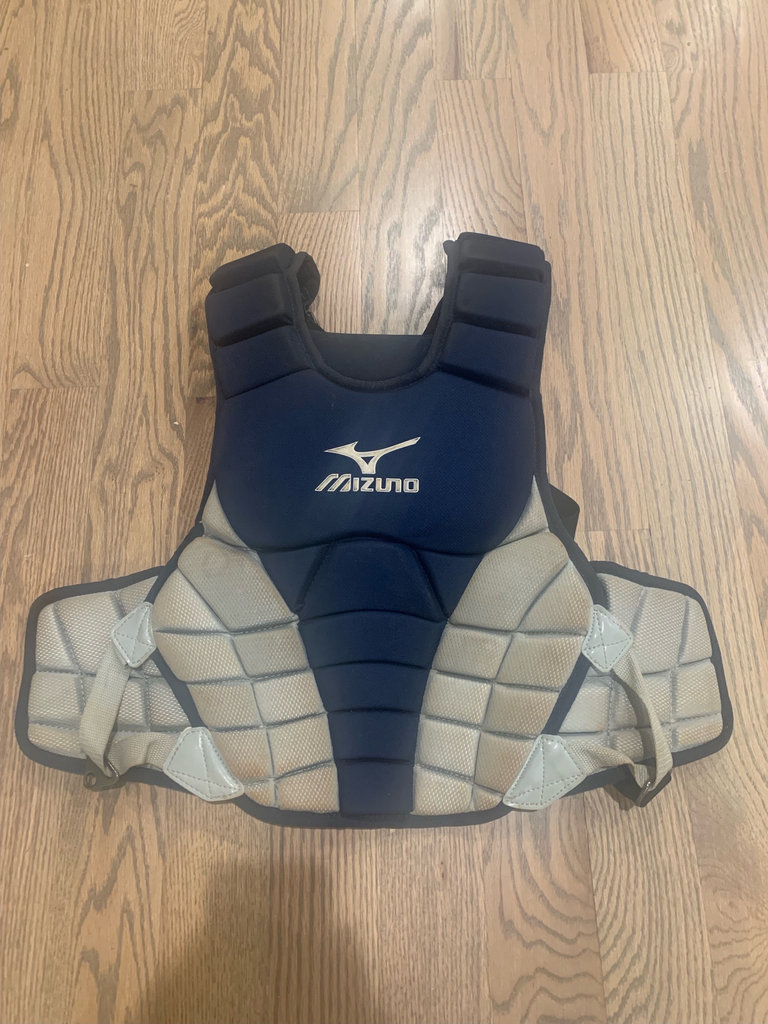 Used Mizuno Catcher's Chest Protector SidelineSwap