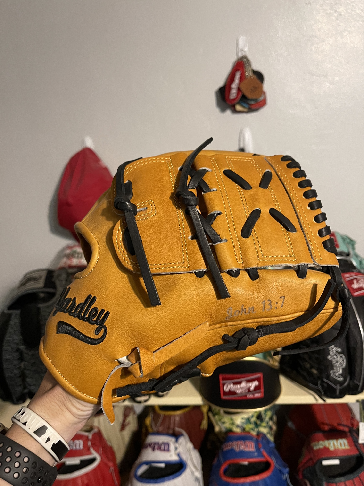New yardley baseball glove SidelineSwap