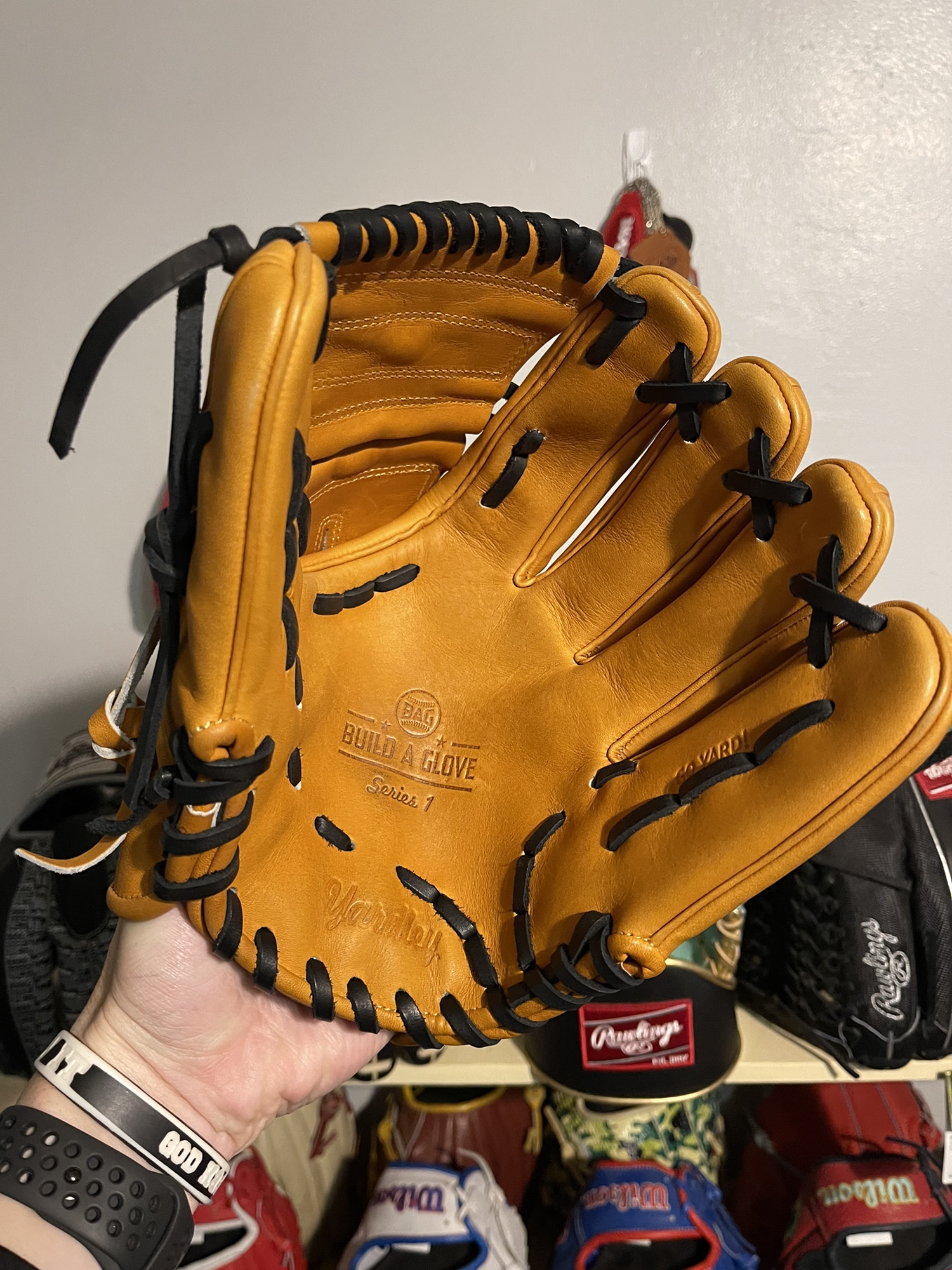 New yardley baseball glove SidelineSwap