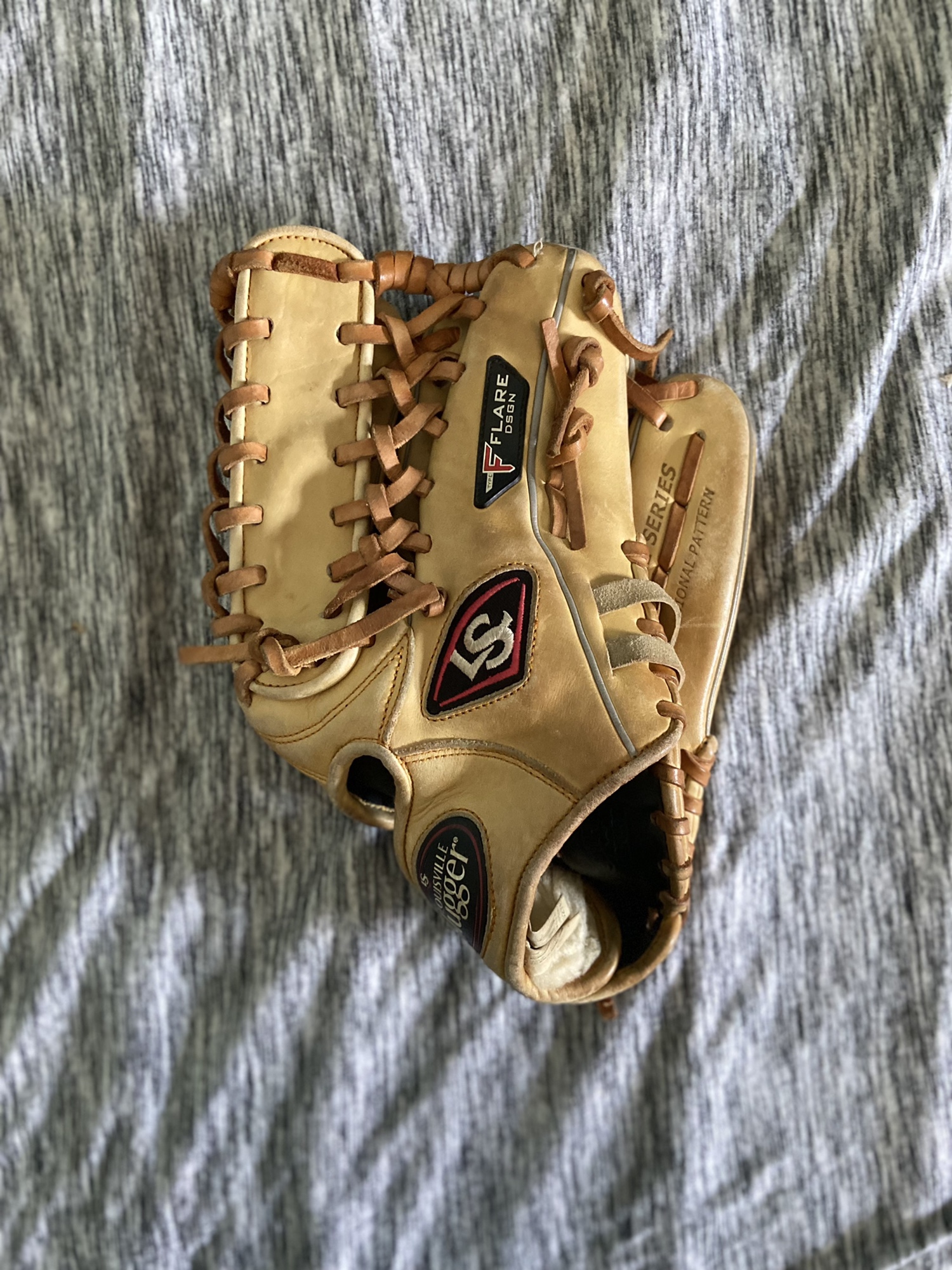 Louisville Slugger Pro Flare Trapeze Outfield Glove SidelineSwap
