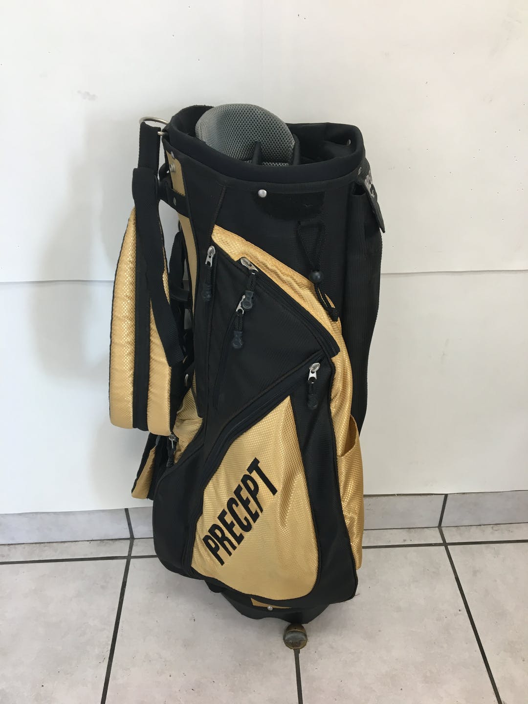 Used Precept Stand Bag Golf Stand Bags SidelineSwap
