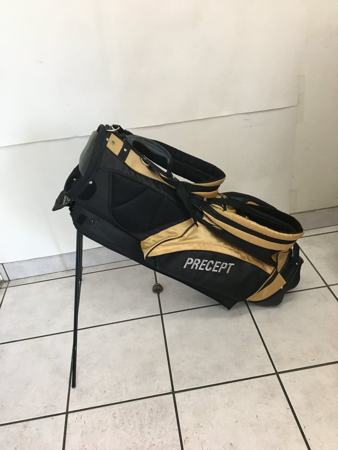 Used Precept Stand Bag Golf Stand Bags SidelineSwap