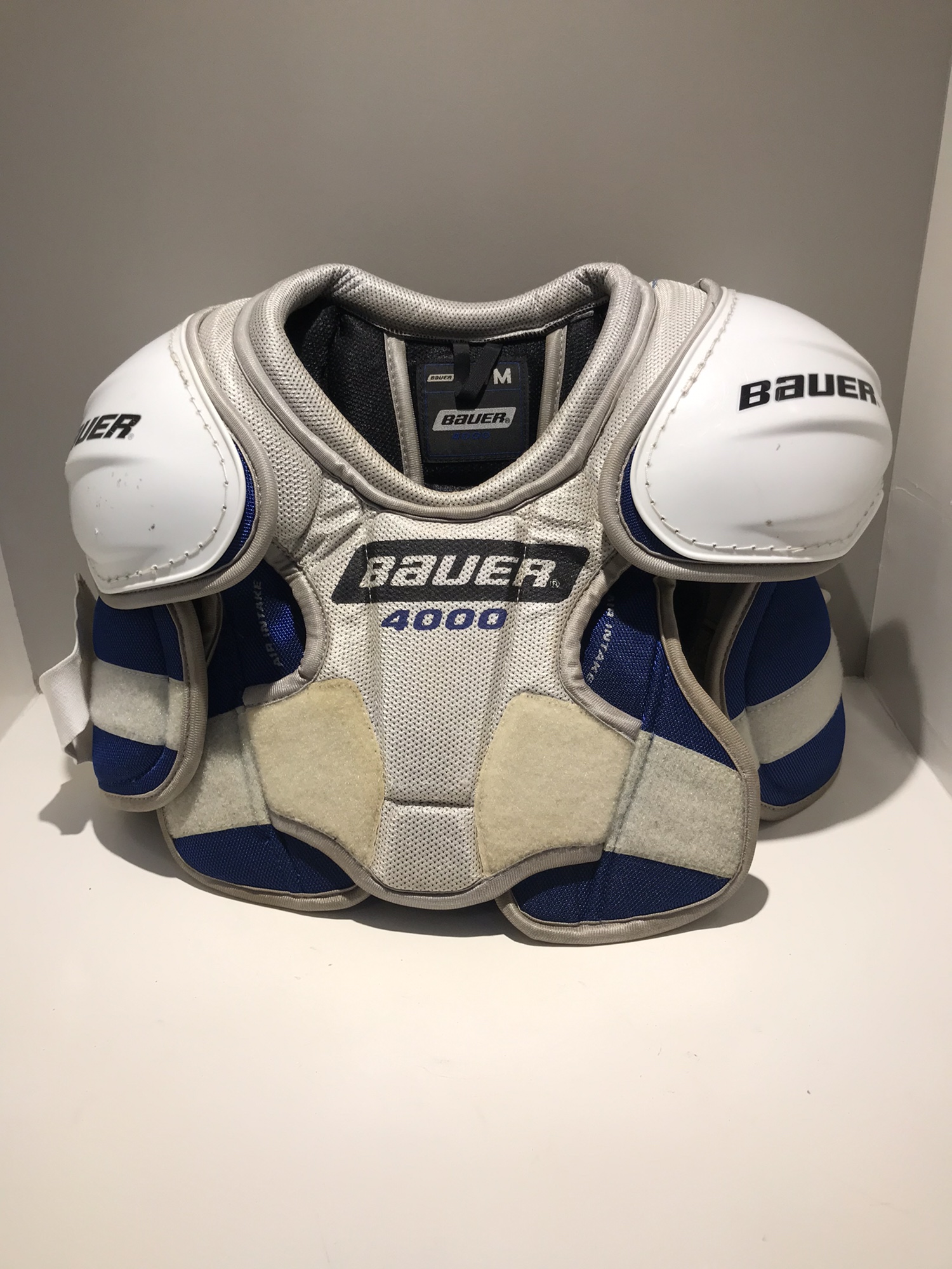 Senior Medium Bauer SP4000 Shoulder Pads SidelineSwap