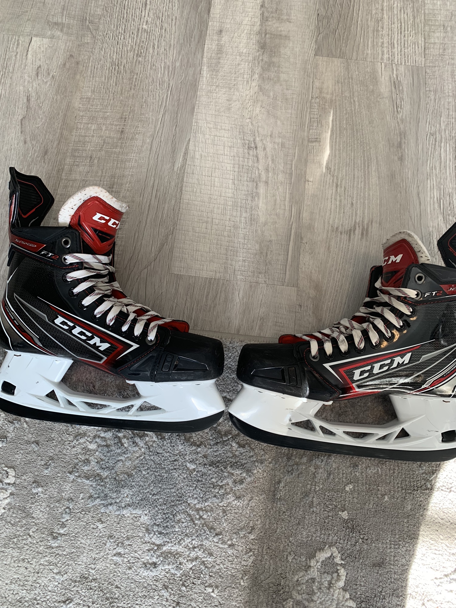 Senior CCM Regular Width Size 8.5 JetSpeed FT2 Hockey Skates SidelineSwap