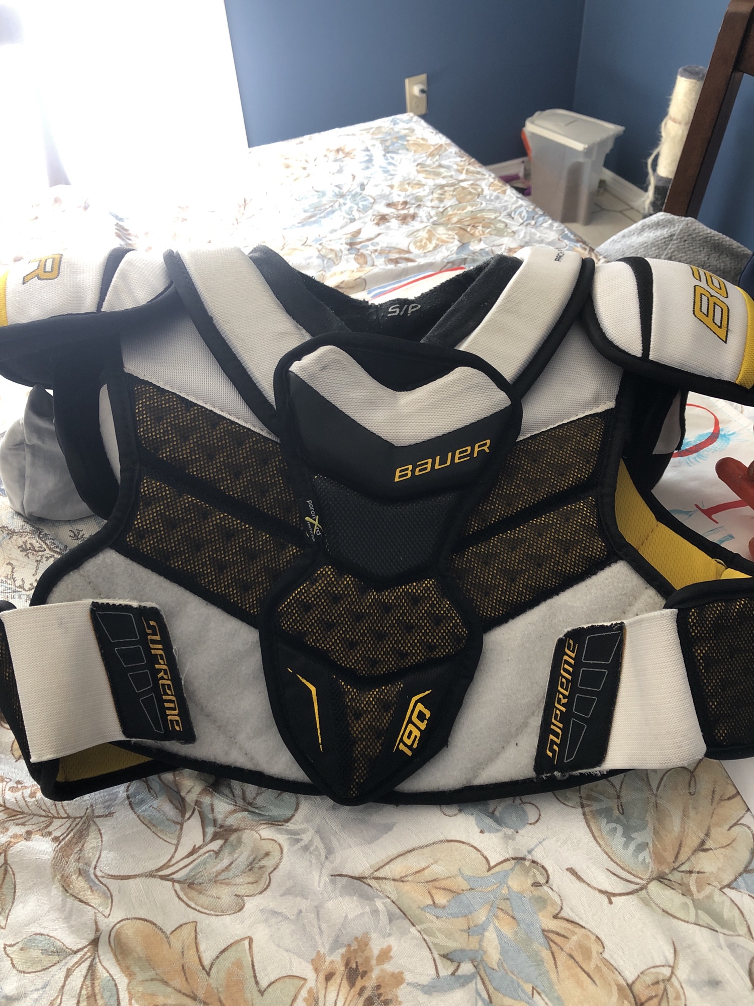 Senior Small Bauer Supreme 190 Shoulder Pads SidelineSwap
