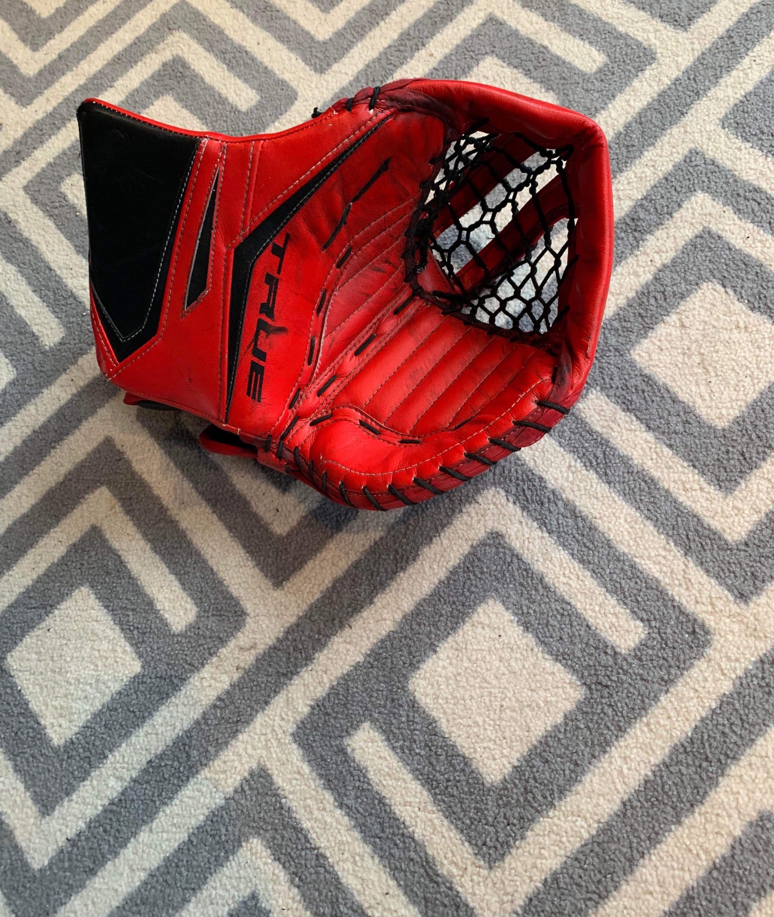 True Goalie Glove Pro Stock SidelineSwap