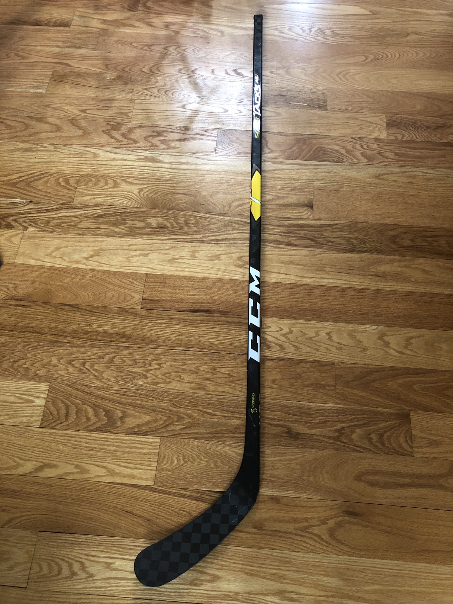 Senior Right Handed Toe Pattern Super Tacks AS1 Hockey Stick SidelineSwap