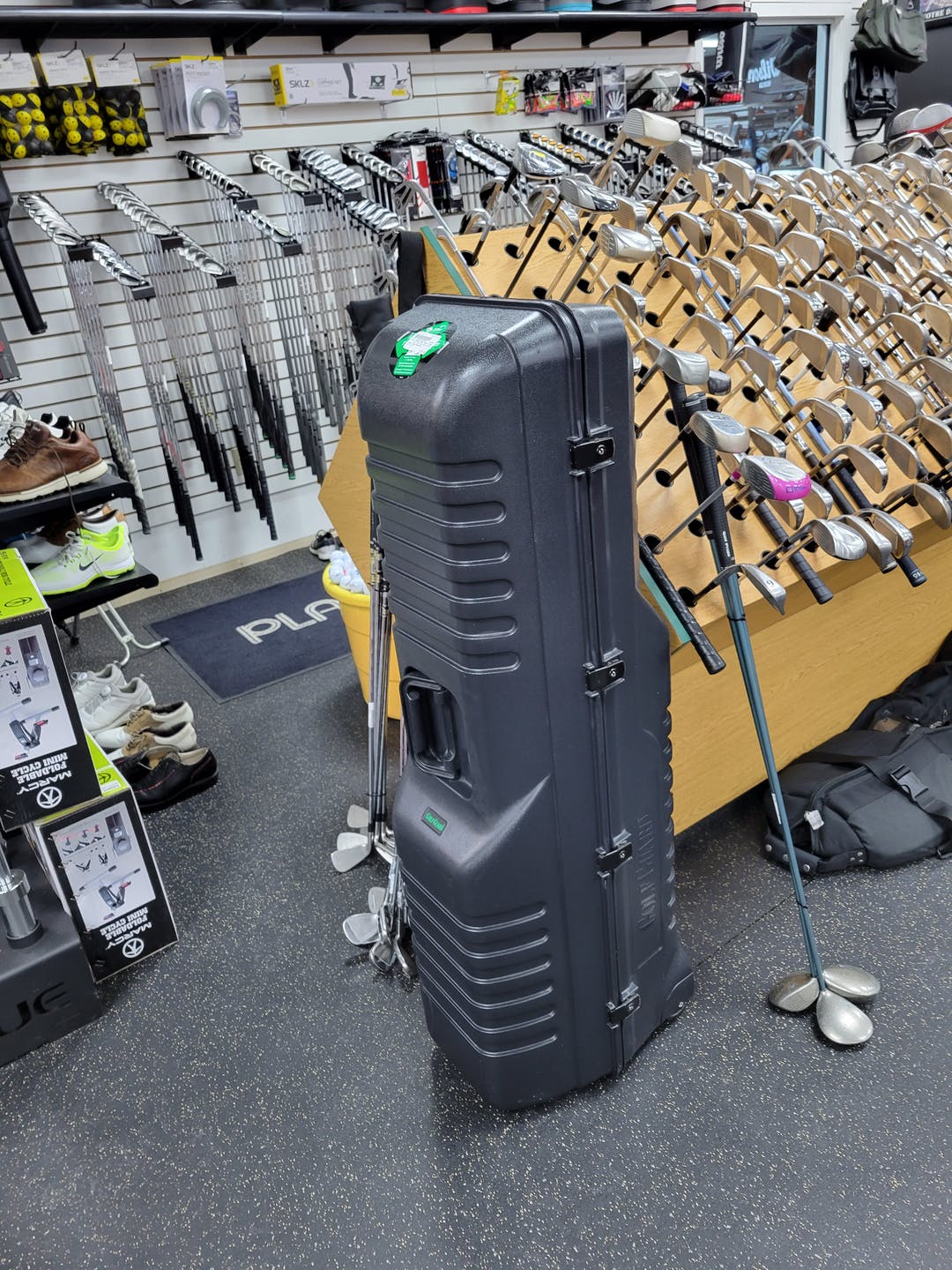 Used Golf Guard Hard Case W Wheels Hard Case Wheeled Golf Travel Bags SidelineSwap